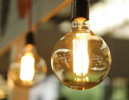 Ampoules, idées pour être écolo au quotidien dans sa maison
